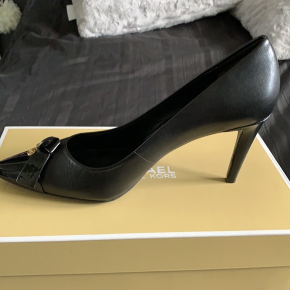 MICHAEL KORS BLACK HIGH HEEL - Picture 3 of 6